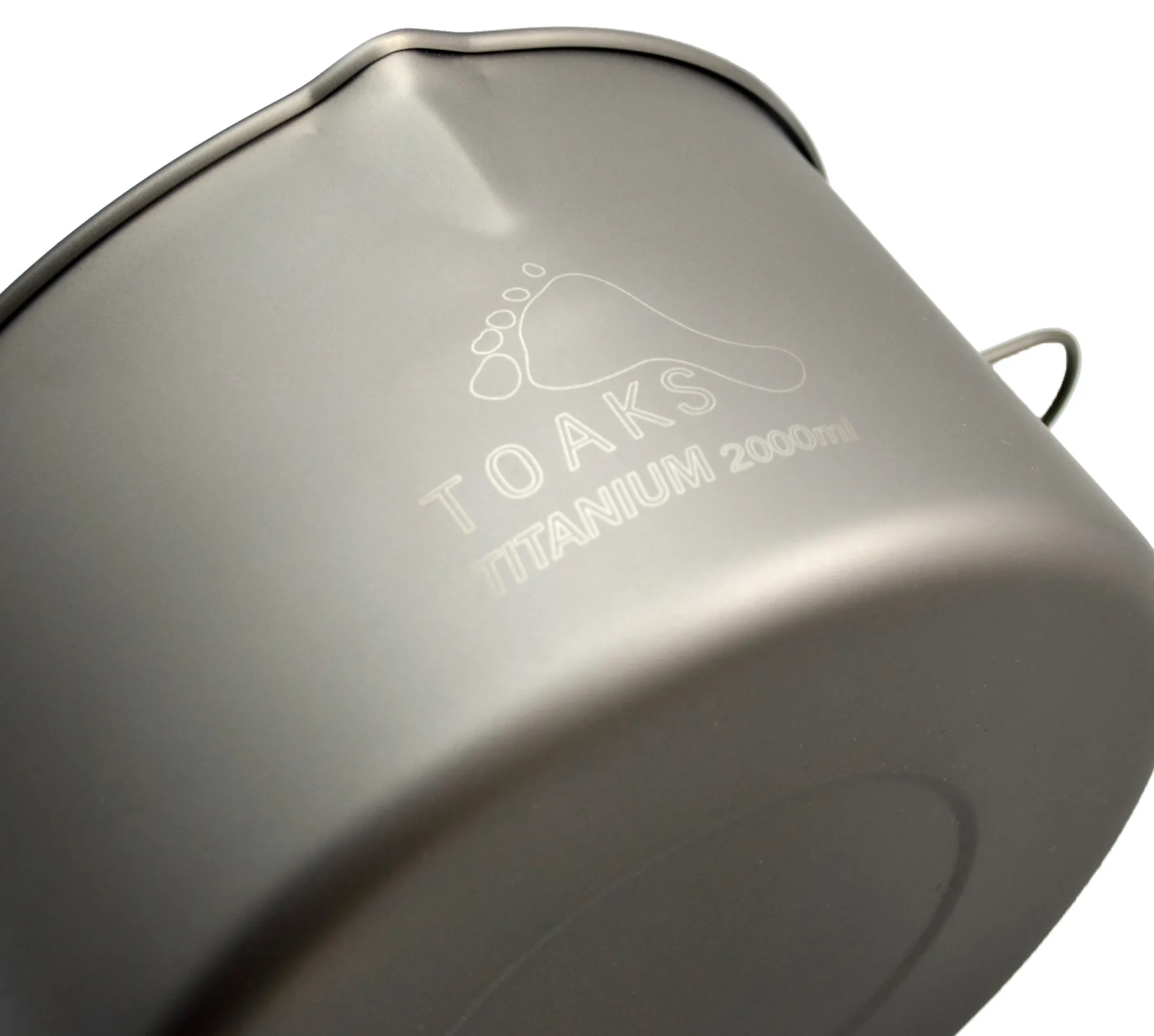 Titanium 2000 ml Pot with Bail Handle